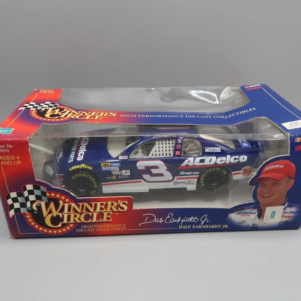Winner’s Circle welcome pocket